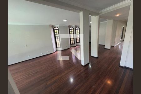 Sala de casa de condomínio para alugar com 4 quartos, 560m² em Alphaville Empresarial, Barueri