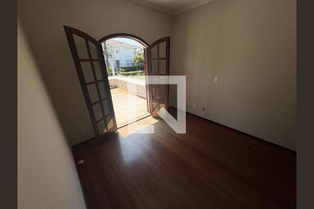 Quarto de casa de condomínio para alugar com 4 quartos, 560m² em Alphaville Empresarial, Barueri