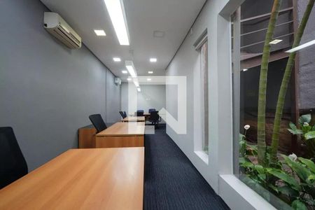 Casa à venda com 4 quartos, 400m² em Cambuci, São Paulo