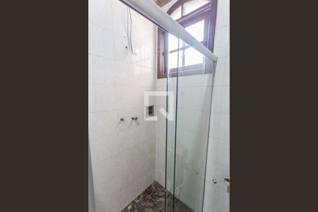 Banheiro Social de kitnet/studio para alugar com 1 quarto, 15m² em Esplanada, Belo Horizonte