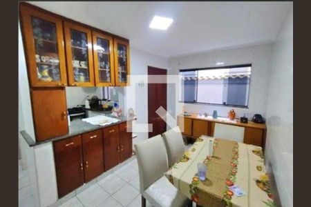 Casa à venda com 4 quartos, 152m² em Vila Lucia, São Paulo