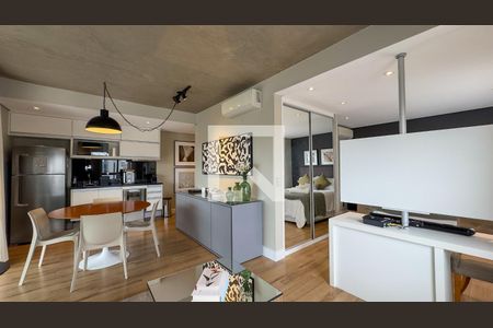 Sala e Cozinha de apartamento à venda com 1 quarto, 62m² em Cidade Monções, São Paulo