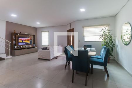 Sala de casa de condomínio para alugar com 3 quartos, 100m² em Vila Oliveira, Mogi das Cruzes