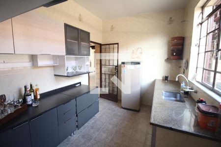 Cozinha 1 de casa à venda com 5 quartos, 320m² em Conjunto Agua Branca, Contagem