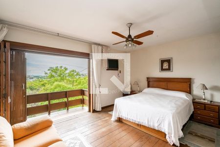 Quarto de casa à venda com 4 quartos, 317m² em Três Figueiras, Porto Alegre