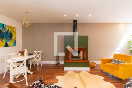 Sala de casa à venda com 5 quartos, 300m² em Planalto Paulista, São Paulo