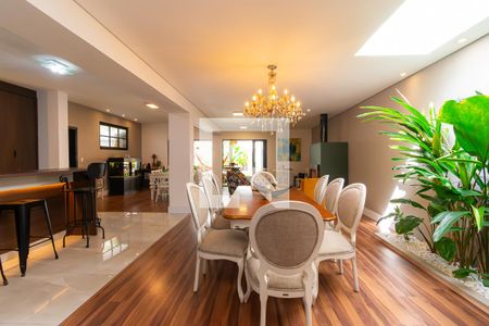 Sala de casa à venda com 5 quartos, 300m² em Planalto Paulista, São Paulo