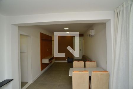 Sala de apartamento para alugar com 1 quarto, 52m² em Barra da Tijuca, Rio de Janeiro