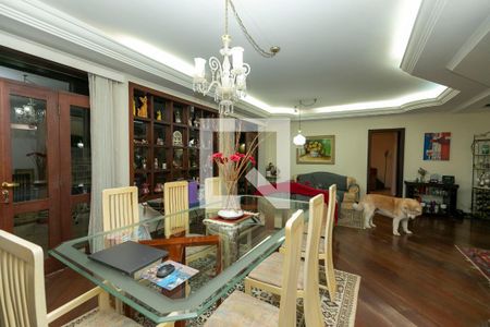 SALA TRÊS AMBIENTES de casa de condomínio à venda com 4 quartos, 415m² em Vila Madalena, Campinas
