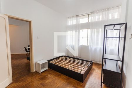 Suíte de apartamento para alugar com 1 quarto, 55m² em Funcionários, Belo Horizonte