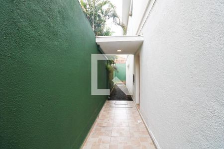 Corredor Lateral de casa para alugar com 3 quartos, 140m² em Chácara Santo Antônio (zona Sul), São Paulo