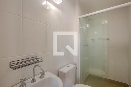 Banheiro da Suíte de apartamento para alugar com 2 quartos, 70m² em São Sebastião, Porto Alegre