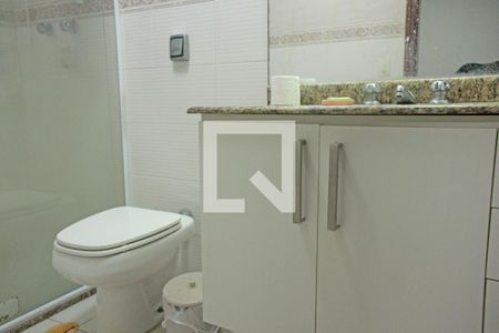 Banheiro da Suíte 1 de apartamento para alugar com 4 quartos, 232m² em Boqueirão, Santos