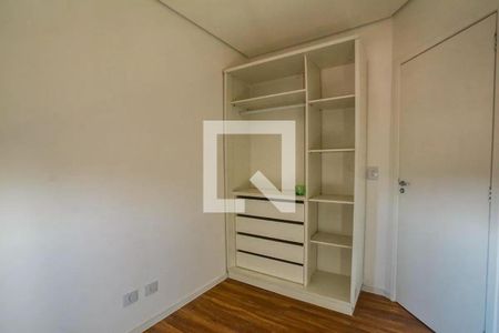 Cupboard with drawers and shelves, empty and clean, in a white room. de apartamento à venda com 3 quartos, 106m² em Vila Valparaíso, Santo André