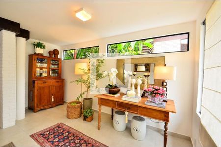 Sala de casa para alugar com 6 quartos, 315m² em Jurerê Internacional, Florianópolis