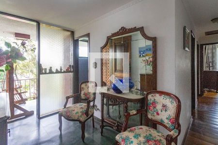 Hall de entrada  de casa à venda com 3 quartos, 700m² em Eldorado, Diadema