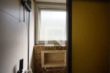 Banheiro de apartamento à venda com 2 quartos, 67m² em Centro Histórico, Porto Alegre