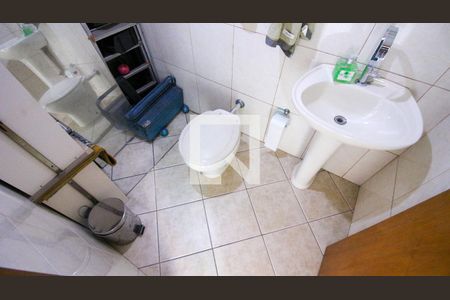 Lavabo 1 de casa para alugar com 3 quartos, 380m² em Fazenda da Juta, São Paulo