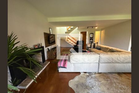 Sala de casa de condomínio para alugar com 3 quartos, 250m² em Morada das Flores (aldeia da Serra), Barueri