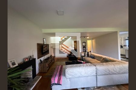 Sala de casa de condomínio para alugar com 3 quartos, 250m² em Morada das Flores (aldeia da Serra), Barueri