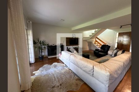 Sala de casa de condomínio para alugar com 3 quartos, 250m² em Morada das Flores (aldeia da Serra), Barueri