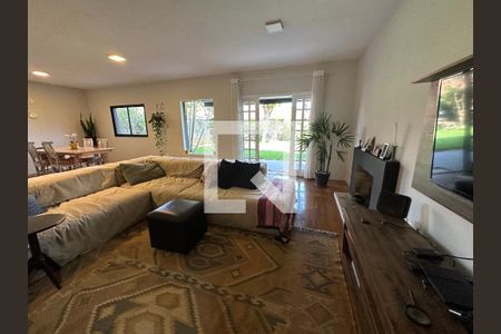 Sala de casa de condomínio para alugar com 3 quartos, 250m² em Morada das Flores (aldeia da Serra), Barueri