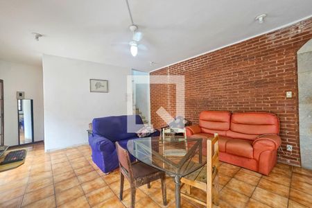 Casa para alugar com 4 quartos, 217m² em Vila Júlia, Guarujá