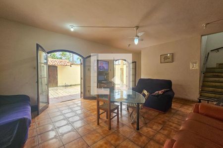 Casa para alugar com 4 quartos, 217m² em Vila Júlia, Guarujá