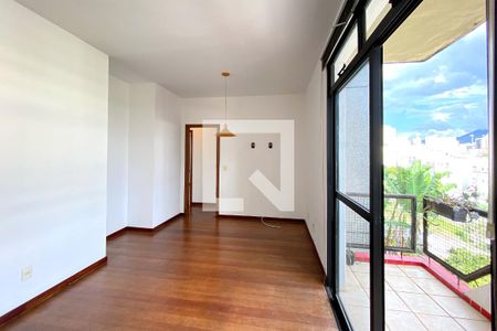 Sala de apartamento à venda com 3 quartos, 75m² em Colégio Batista, Belo Horizonte
