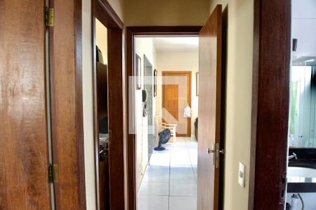 Corredor de apartamento à venda com 3 quartos, 68m² em Alto Barroca, Belo Horizonte