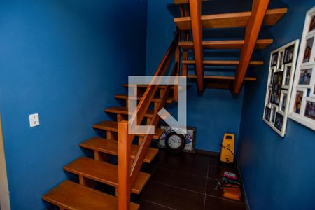 Área da escada de casa para alugar com 4 quartos, 245m² em Viamópolis, Viamão