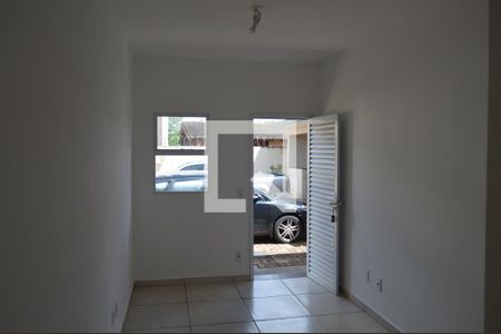 Sala de casa de condomínio para alugar com 2 quartos, 48m² em Parque Sao Sebastiao, Ribeirão Preto