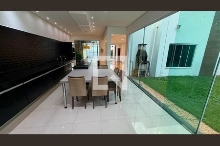 Sala de casa para alugar com 3 quartos, 220m² em Jardim Karaíba, Uberlândia