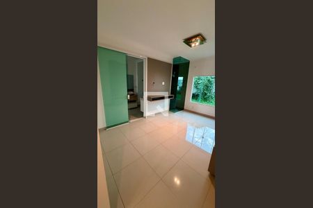 Sala de casa para alugar com 3 quartos, 220m² em Jardim Karaíba, Uberlândia
