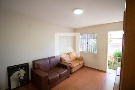 SALA de casa à venda com 3 quartos, 180m² em Conjunto Residencial Santa Terezinha, São Paulo