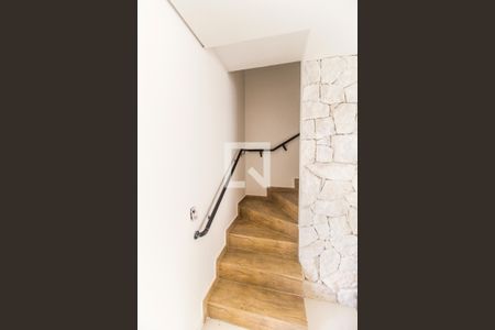 Escada de casa de condomínio à venda com 3 quartos, 157m² em Alphaville, Santana de Parnaíba