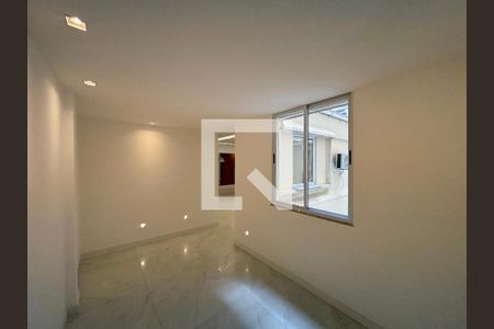 Hall de entrada de apartamento à venda com 4 quartos, 135m² em Copacabana, Rio de Janeiro
