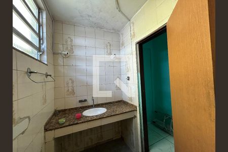 Banheiro de casa para alugar com 1 quarto, 70m² em Bento Ribeiro, Rio de Janeiro