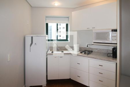 Cozinha de apartamento para alugar com 1 quarto, 45m² em Itaim Bibi, São Paulo