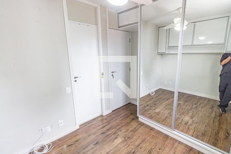 Suíte de apartamento para alugar com 2 quartos, 60m² em Jardim Sabara, São Paulo