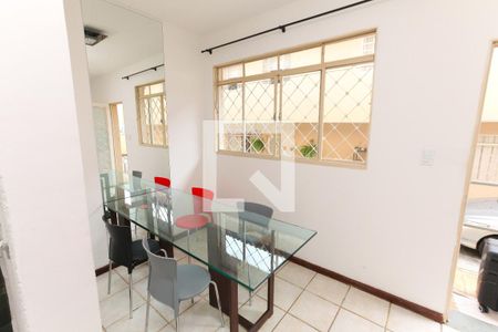 sala de casa de condomínio para alugar com 2 quartos, 55m² em Palmeiras, Belo Horizonte