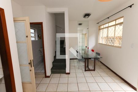 sala de casa de condomínio para alugar com 2 quartos, 55m² em Palmeiras, Belo Horizonte