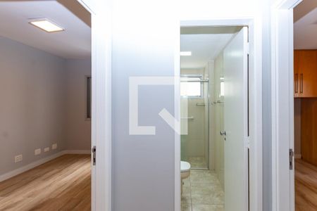 Corredor de apartamento à venda com 2 quartos, 60m² em Vila Anglo Brasileira, São Paulo