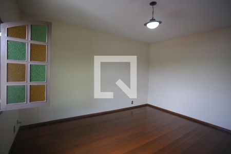 Sala de casa para alugar com 5 quartos, 328m² em Jardim Montanhês, Belo Horizonte