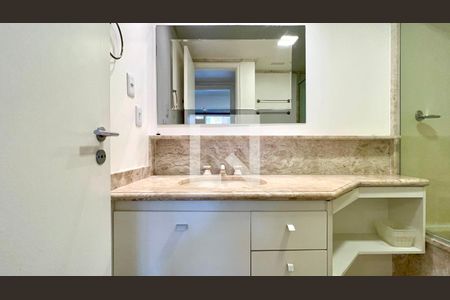 Banheiro de kitnet/studio à venda com 1 quarto, 30m² em Jardim Paulista, São Paulo