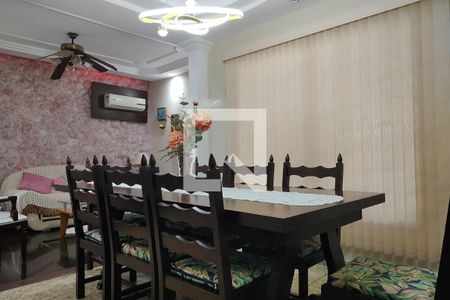 Sala de casa de condomínio à venda com 5 quartos, 323m² em Taquara, Rio de Janeiro