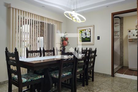 Sala de casa de condomínio à venda com 5 quartos, 323m² em Taquara, Rio de Janeiro