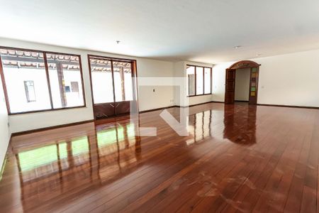 Sala de casa à venda com 5 quartos, 720m² em Santa Lúcia, Belo Horizonte
