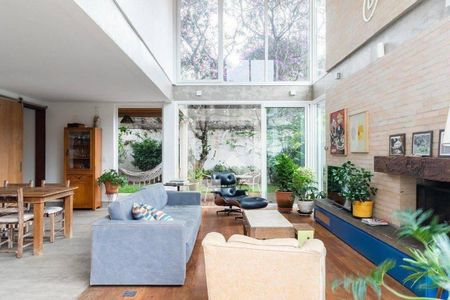 Casa à venda com 4 quartos, 225m² em Butantã, São Paulo