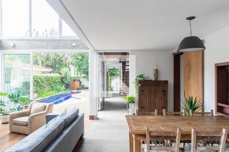 Casa à venda com 4 quartos, 225m² em Butantã, São Paulo